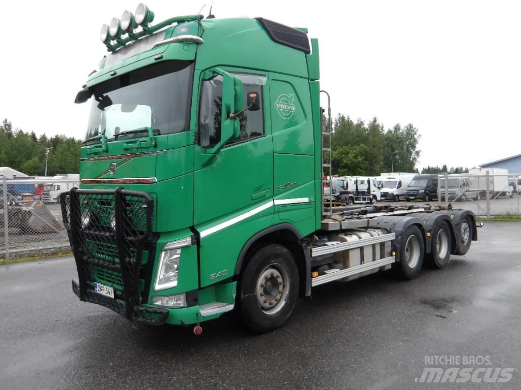 Volvo FH 540 8x4 Treileri ar āķi