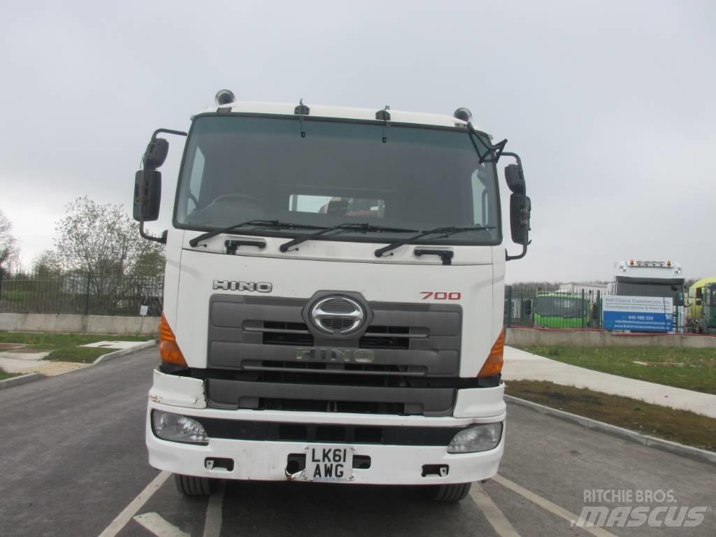 Hino 700 Smagās mašīnas ar celtni