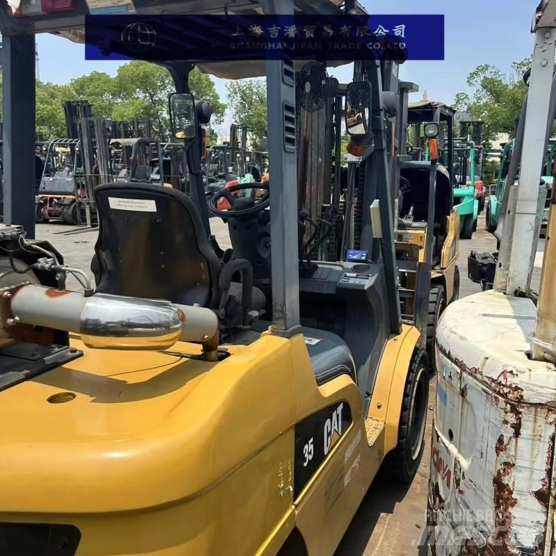 CAT 35 Tehnika ar dīzeļa dzinēju