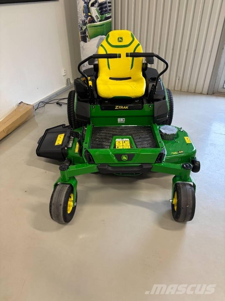 John Deere Z370R Mauriņa traktors
