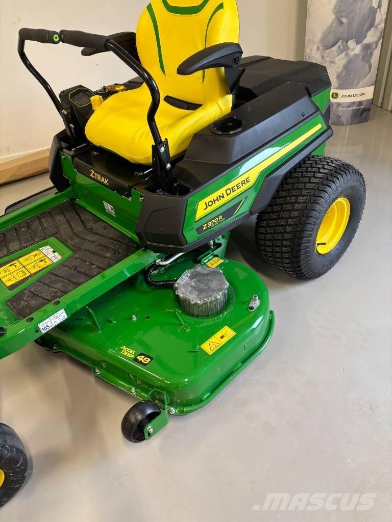 John Deere Z370R Mauriņa traktors