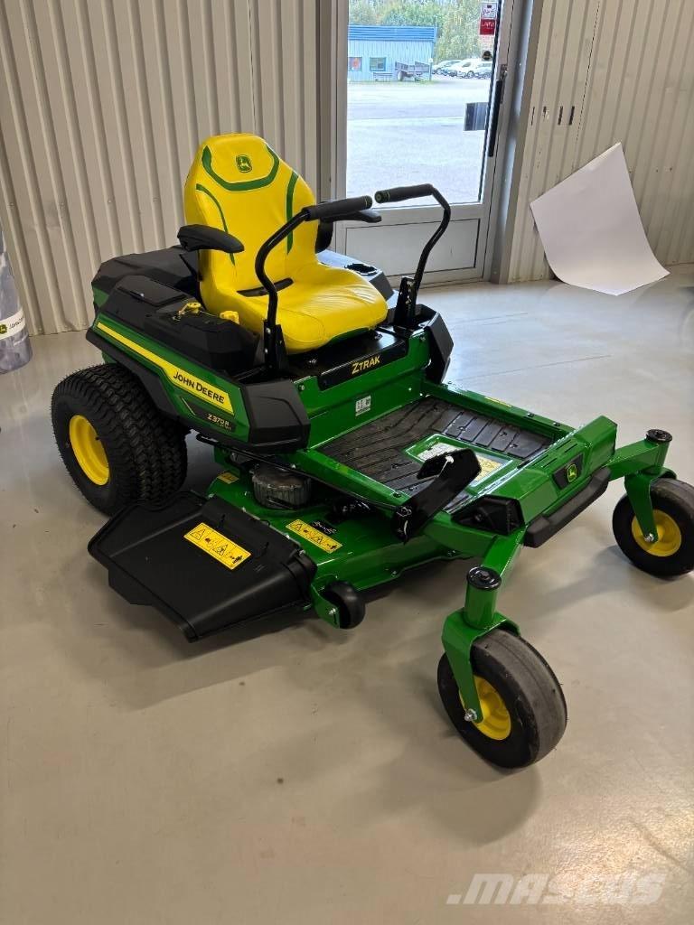 John Deere Z370R Mauriņa traktors