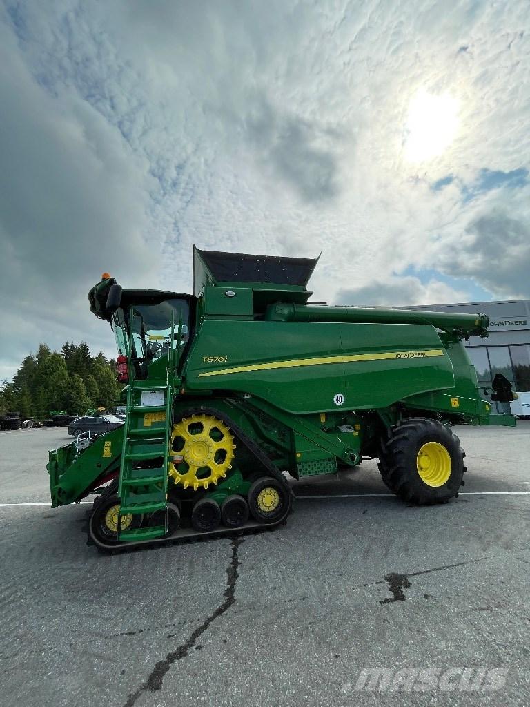 John Deere T670 i Ražas novākšanas kombaini