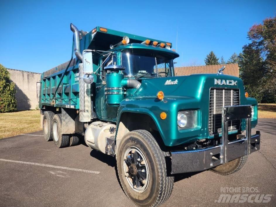 Mack 690S Pašizgāzējs