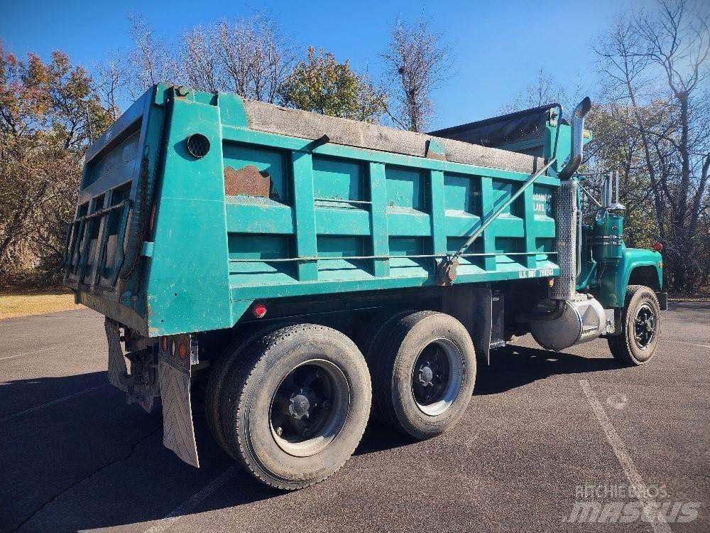 Mack 690S Pašizgāzējs