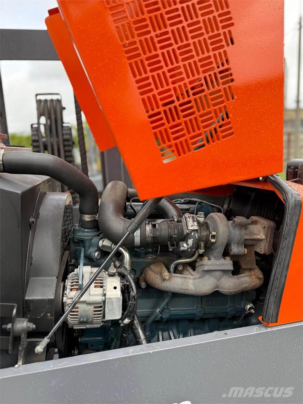 Combilift C5000 XL Četru virzienu krāvēji