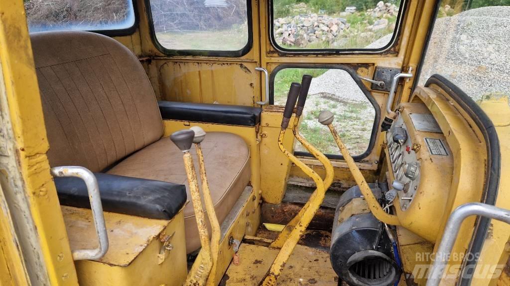 CAT D 4 D Kāpurķēžu buldozeri