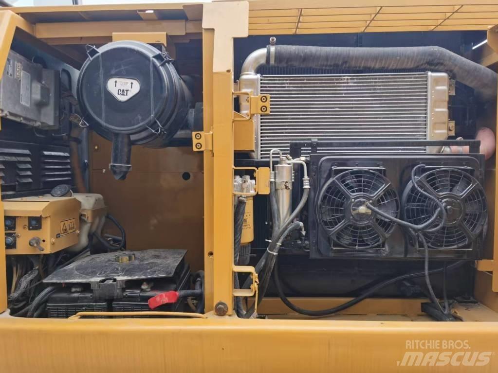 CAT 320 DL Kāpurķēžu ekskavatori