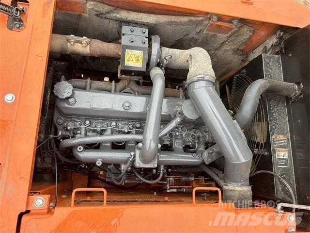 Doosan DH210W Ekskavatori uz riteņiem