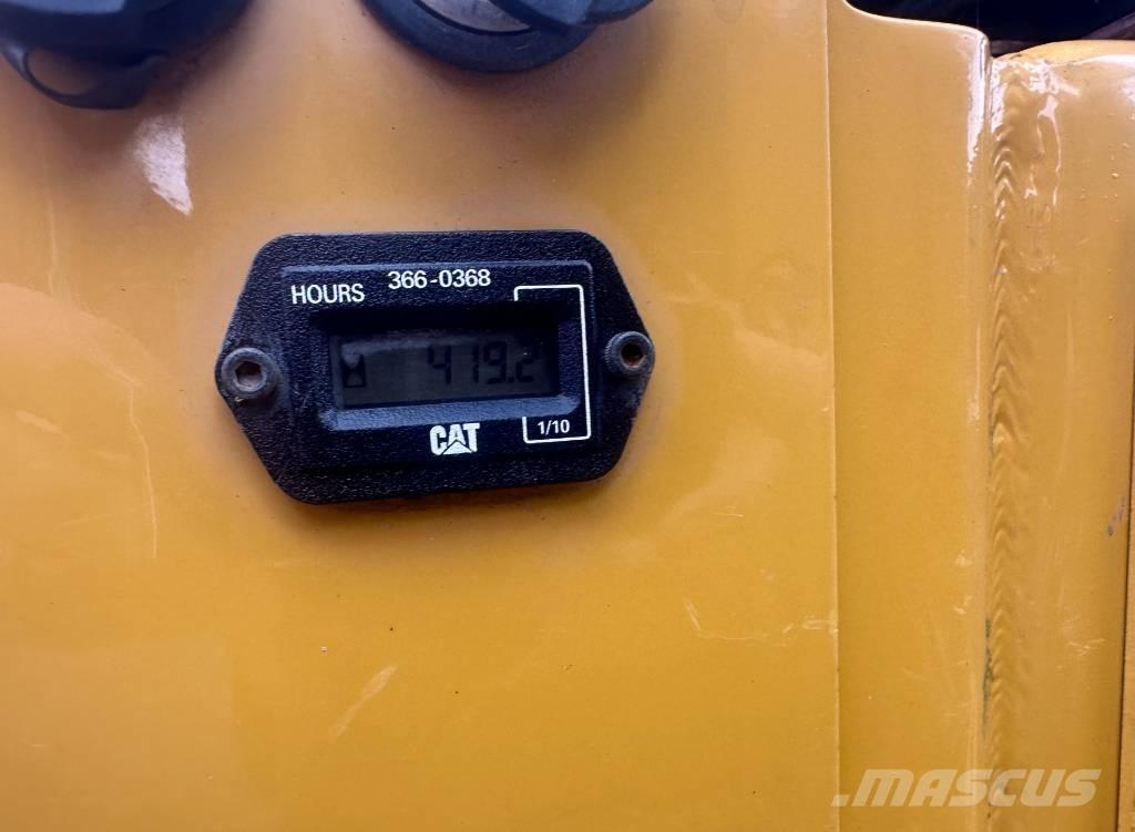 CAT CB 1.7 Divvalču grunts veltņi