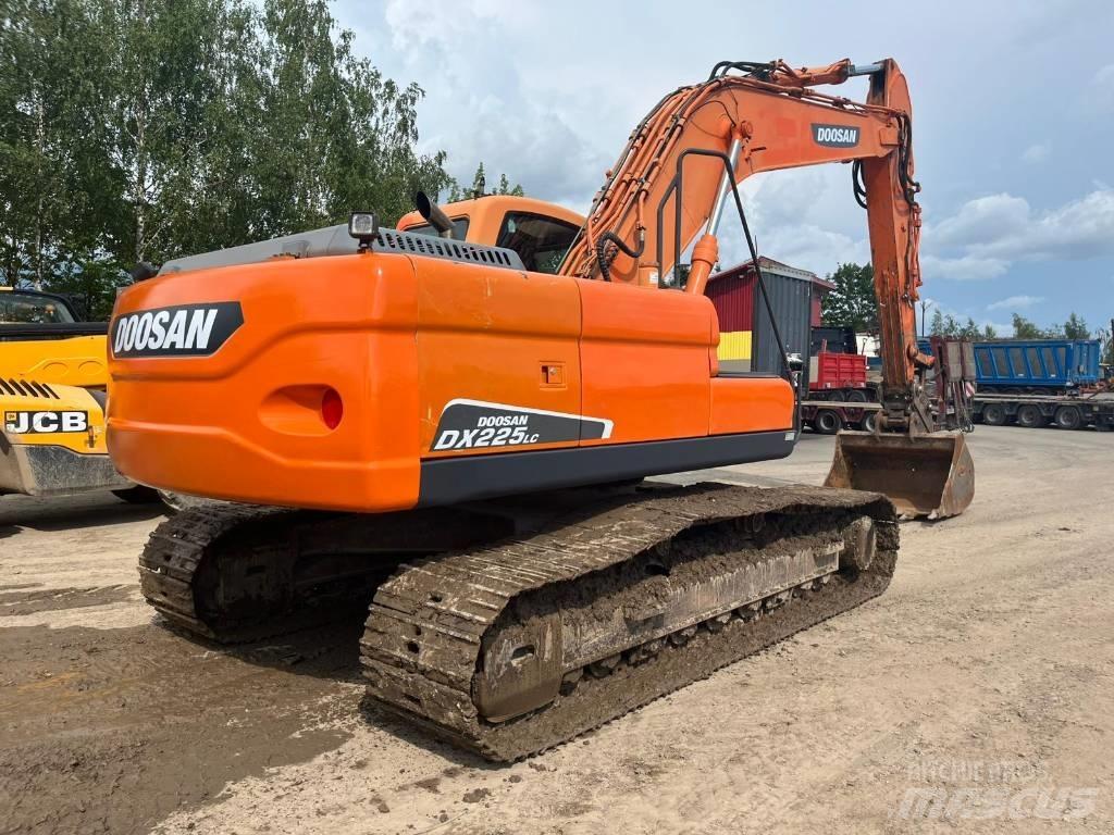 Doosan DX 225 LC Kāpurķēžu ekskavatori