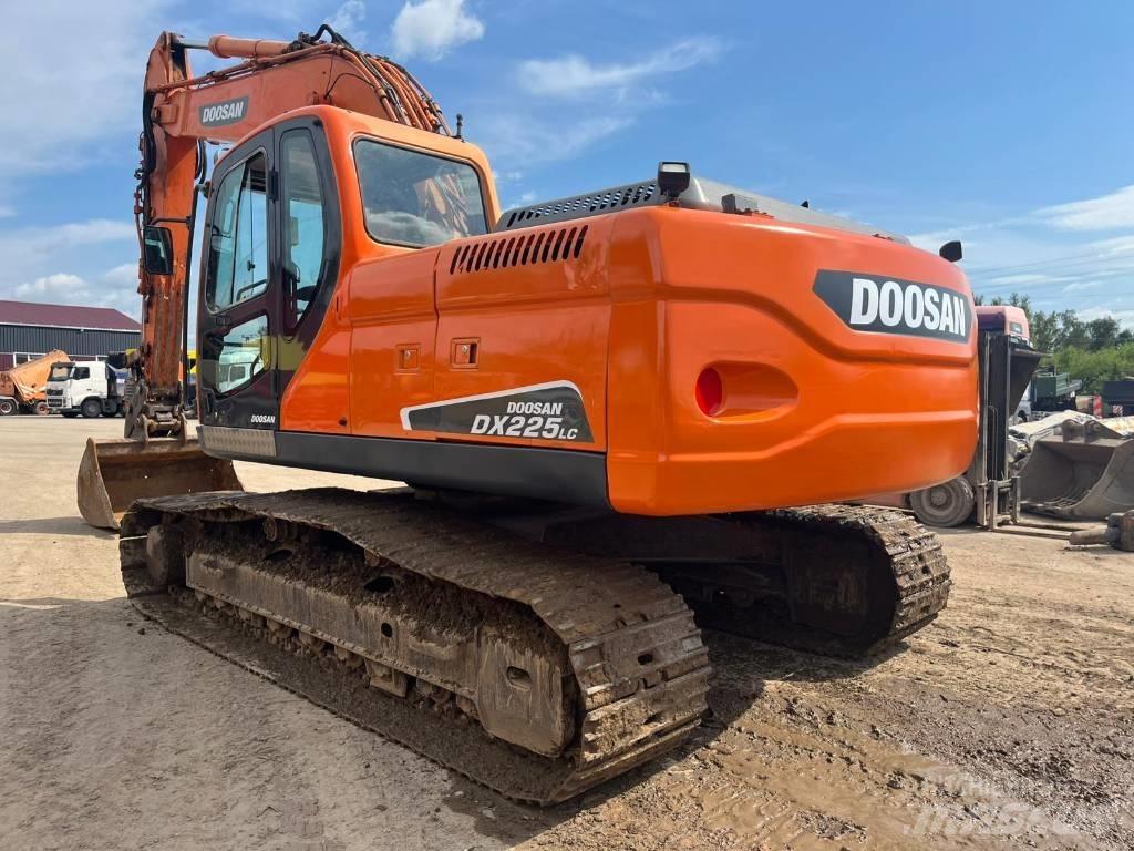 Doosan DX 225 LC Kāpurķēžu ekskavatori
