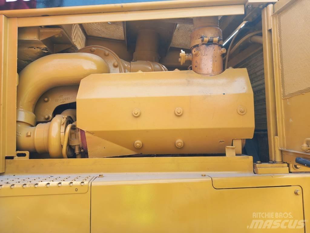 CAT D8R (Abu Dhabi) Kāpurķēžu buldozeri