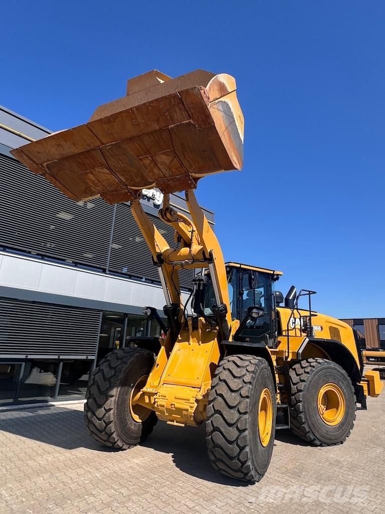 CAT 966 Iekrāvēji uz riteņiem