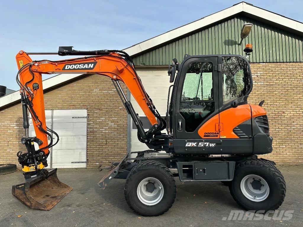 Doosan DX57W-7 Ekskavatori uz riteņiem
