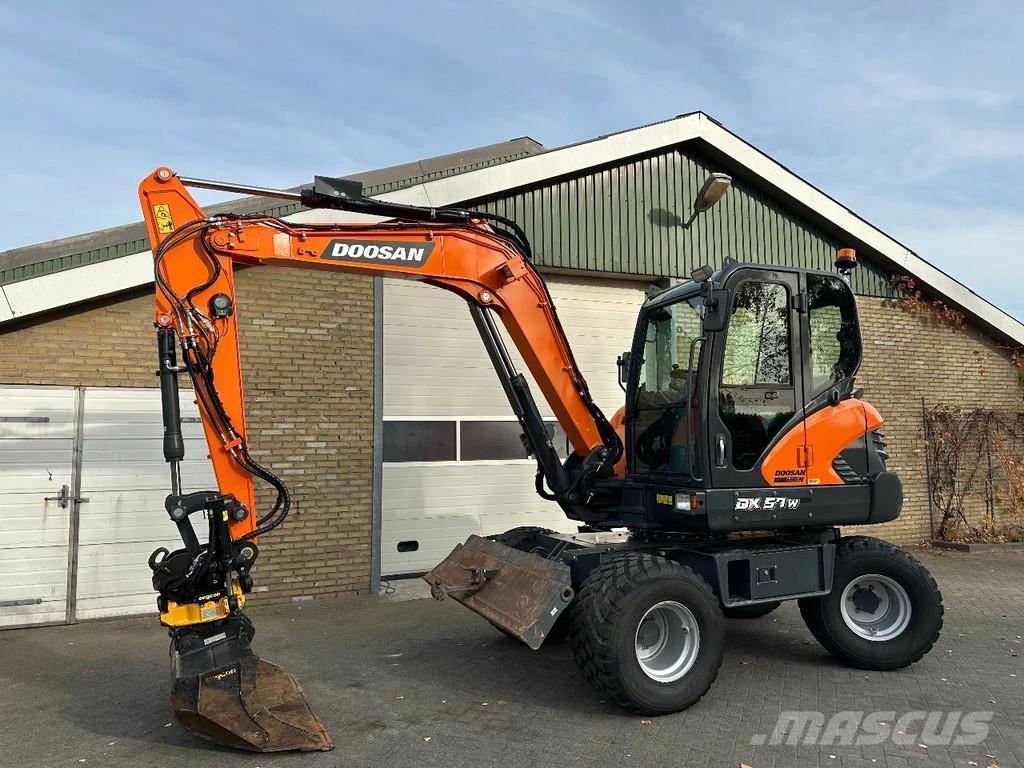 Doosan DX57W-7 Ekskavatori uz riteņiem
