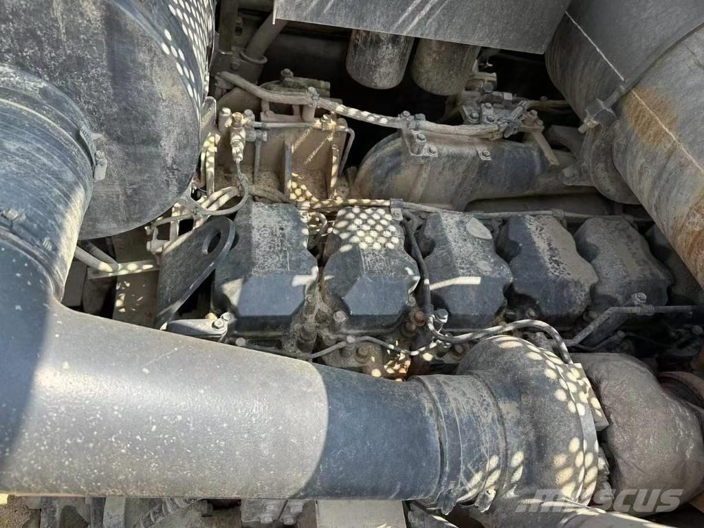 Komatsu PC 850-8 Amfībijas tipa ekskavatori