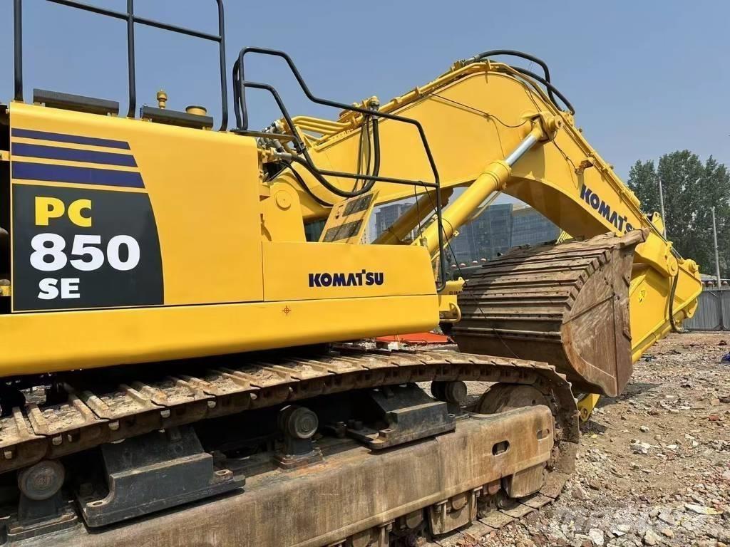 Komatsu PC 850-8 Amfībijas tipa ekskavatori