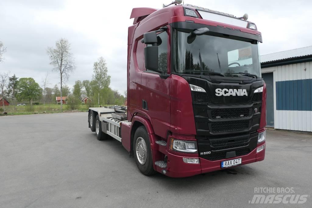 Scania R500 B6x2*4NB Treileri ar āķi