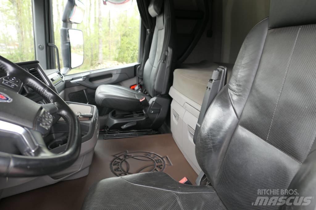 Scania R500 B6x2*4NB Treileri ar āķi