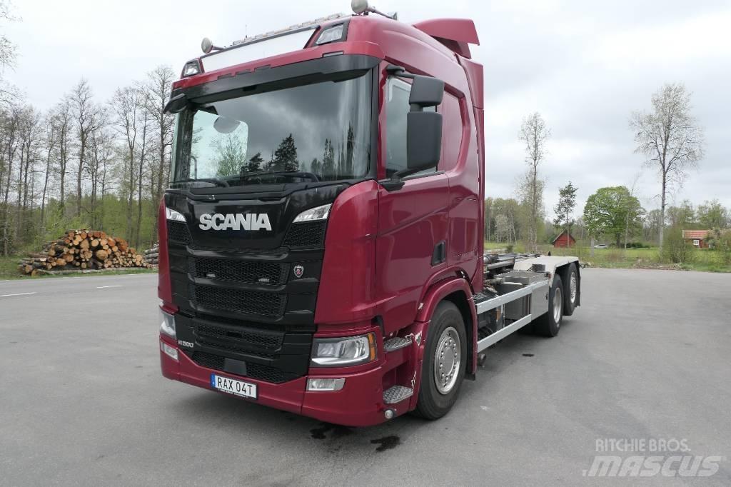 Scania R500 B6x2*4NB Treileri ar āķi