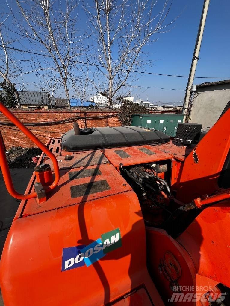 Doosan DH 225 LC-7 Kāpurķēžu ekskavatori