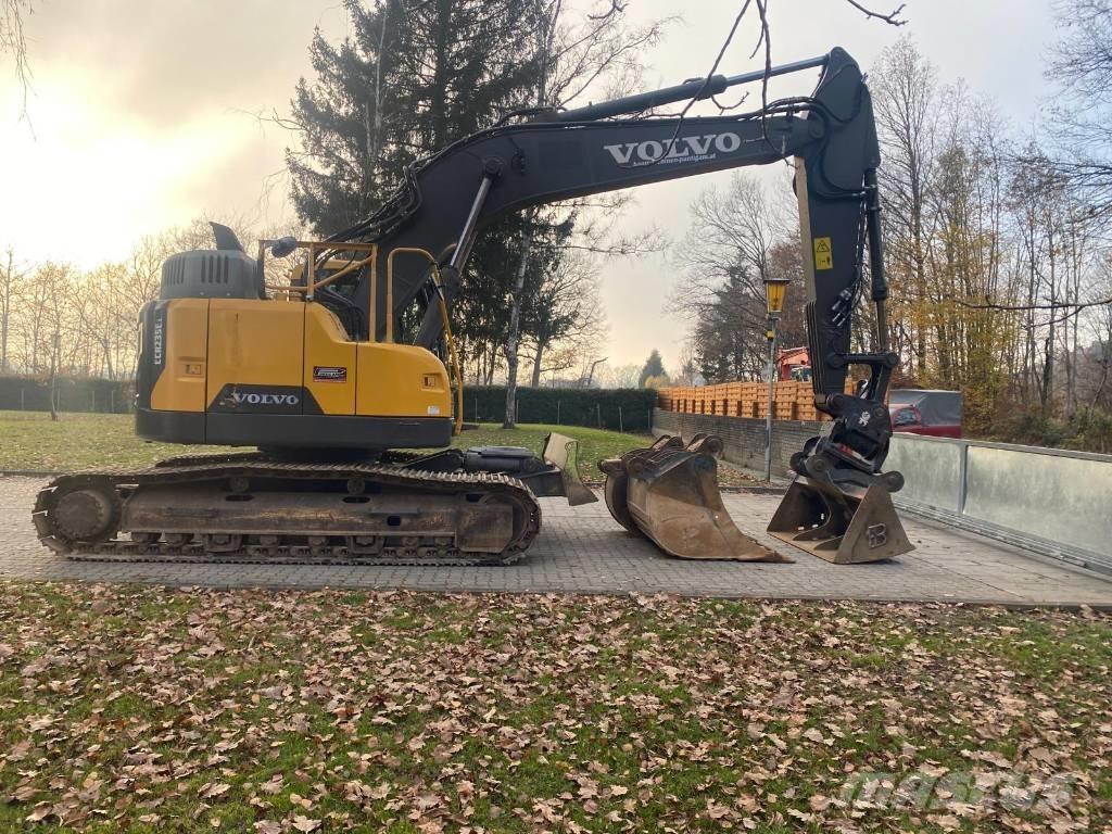 Volvo ECR 235 EL Kāpurķēžu ekskavatori