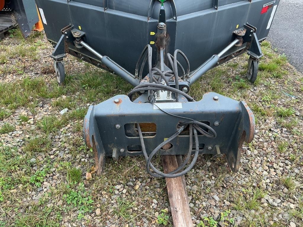 Kovaco Nivelaura 320 Sniega naži un tīrītāji