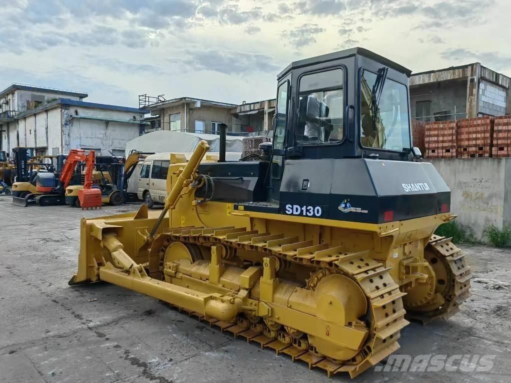 Shantui SD130 Kāpurķēžu buldozeri