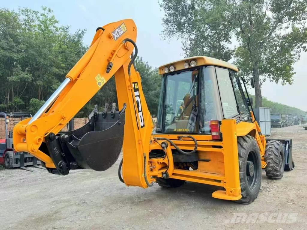 JCB 3 CX Ekskavatori-iekrāvēji