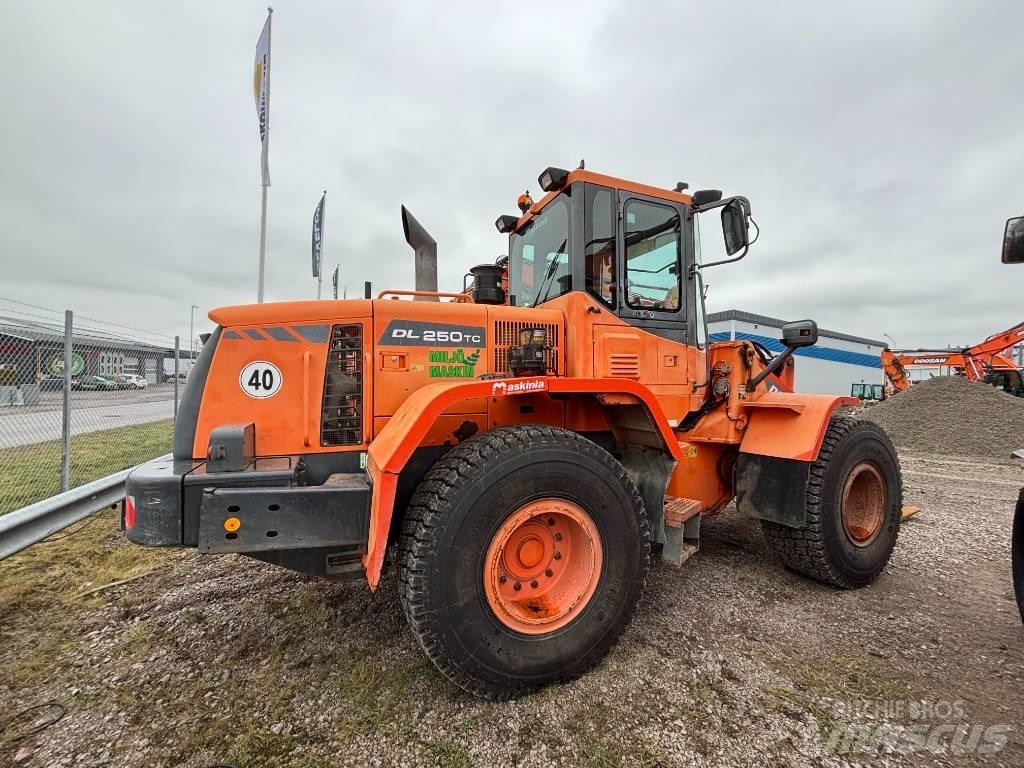 Doosan DL 250Z Iekrāvēji uz riteņiem