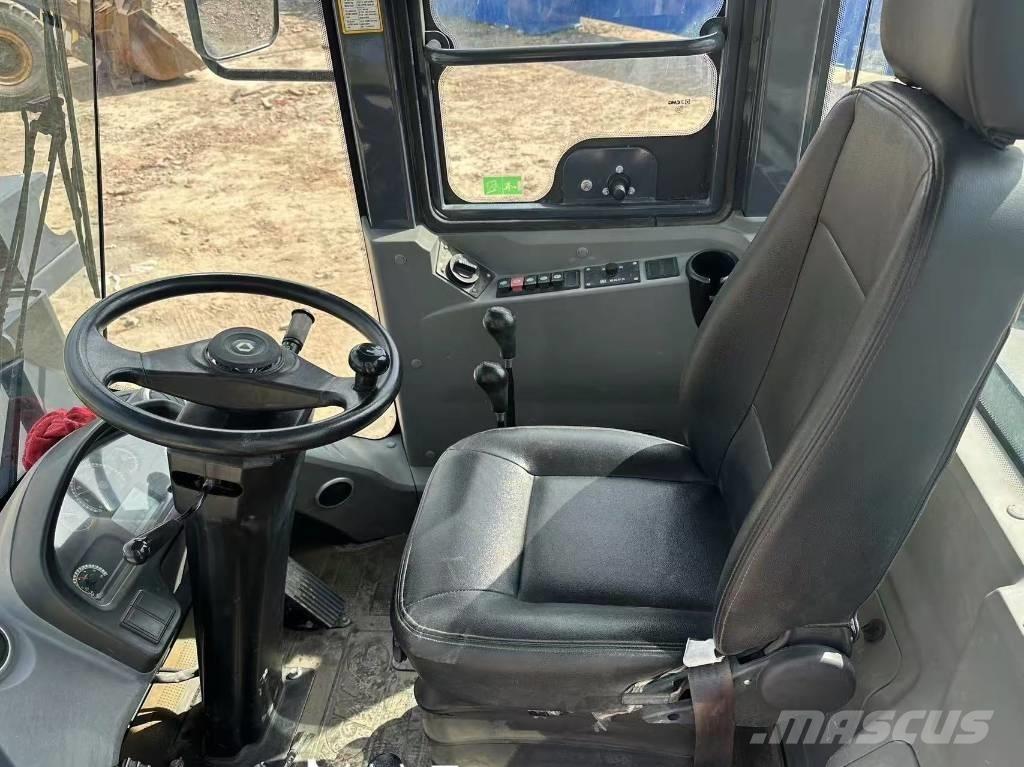 XCMG LW 300 FV Iekrāvēji uz riteņiem