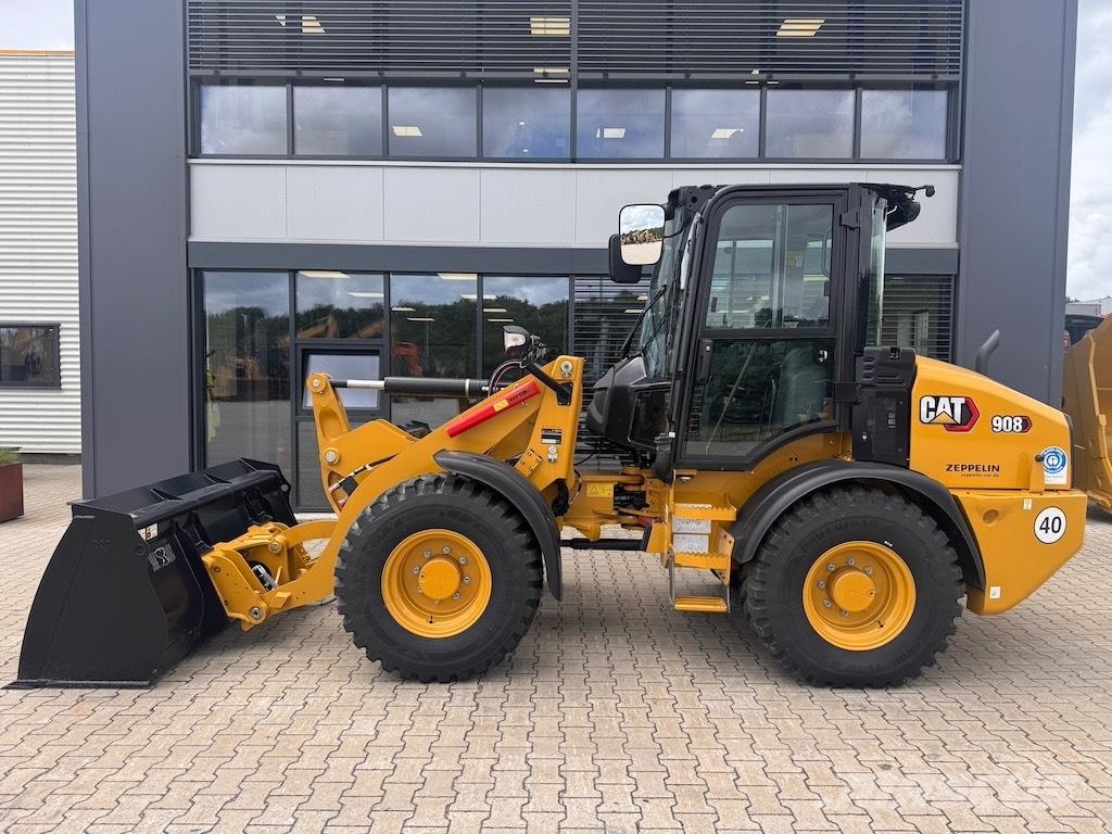 CAT 908 Iekrāvēji uz riteņiem