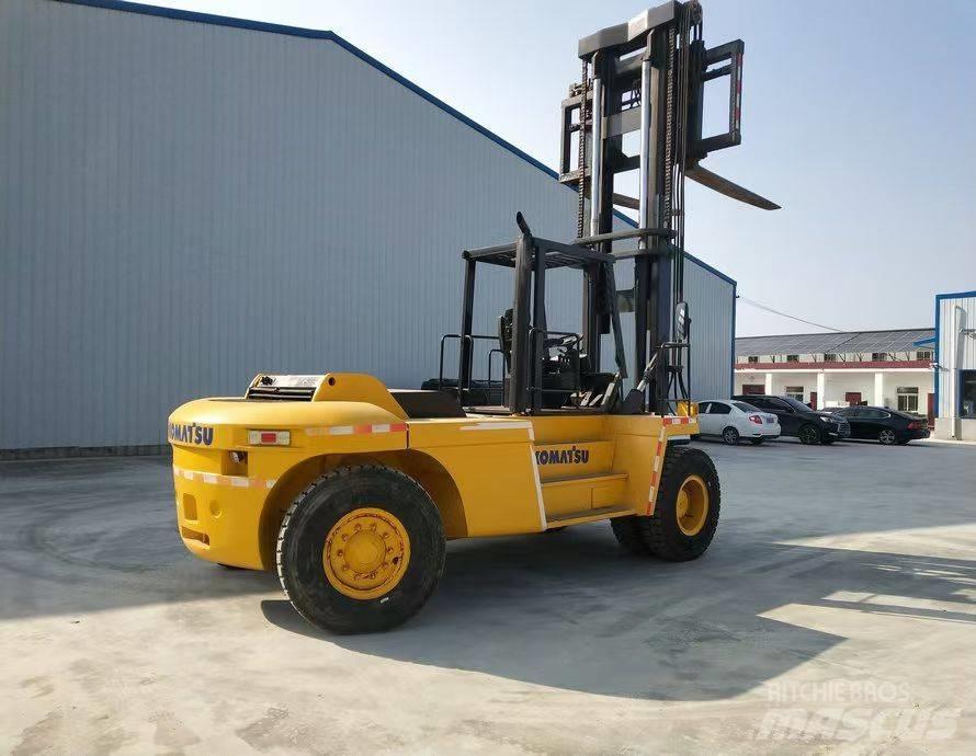 Komatsu FD 200 Tehnika ar dīzeļa dzinēju
