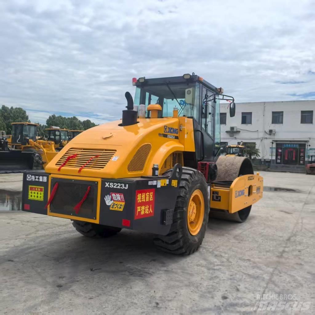 XCMG XS 223 J Vienvalča grunts veltņi
