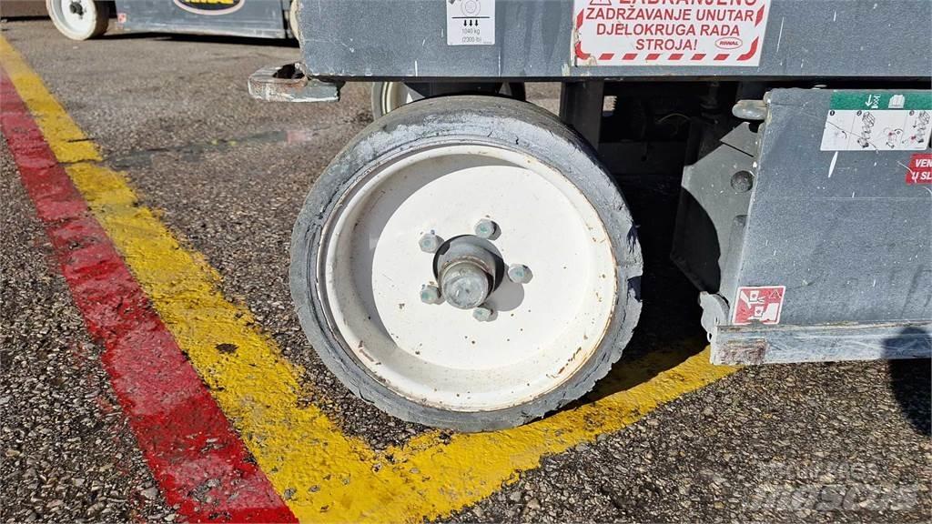 SkyJack SJIII4620 Šķerveida pacēlāji
