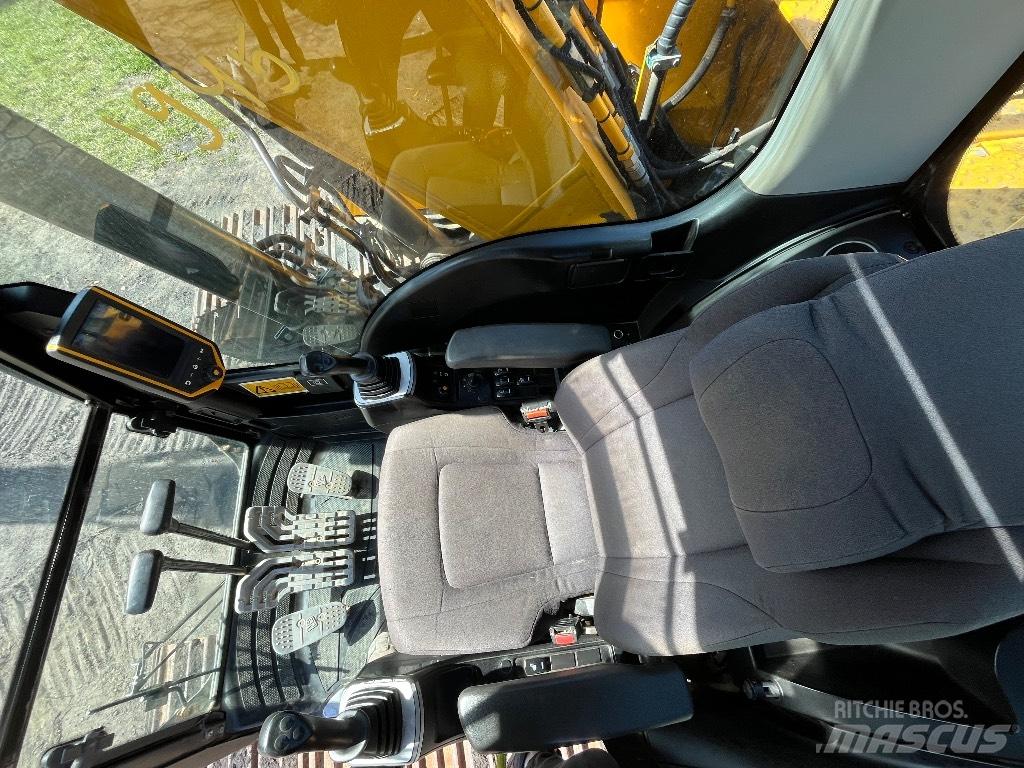JCB JS 220 LC Kāpurķēžu ekskavatori