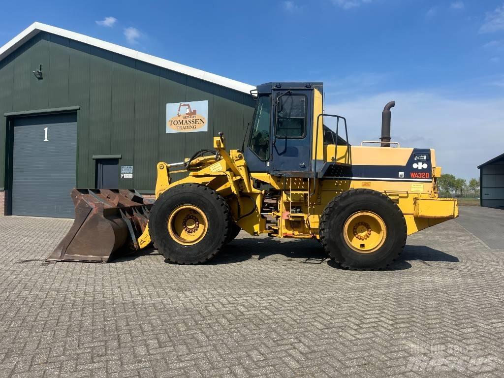 Komatsu WA 320-1 Iekrāvēji uz riteņiem