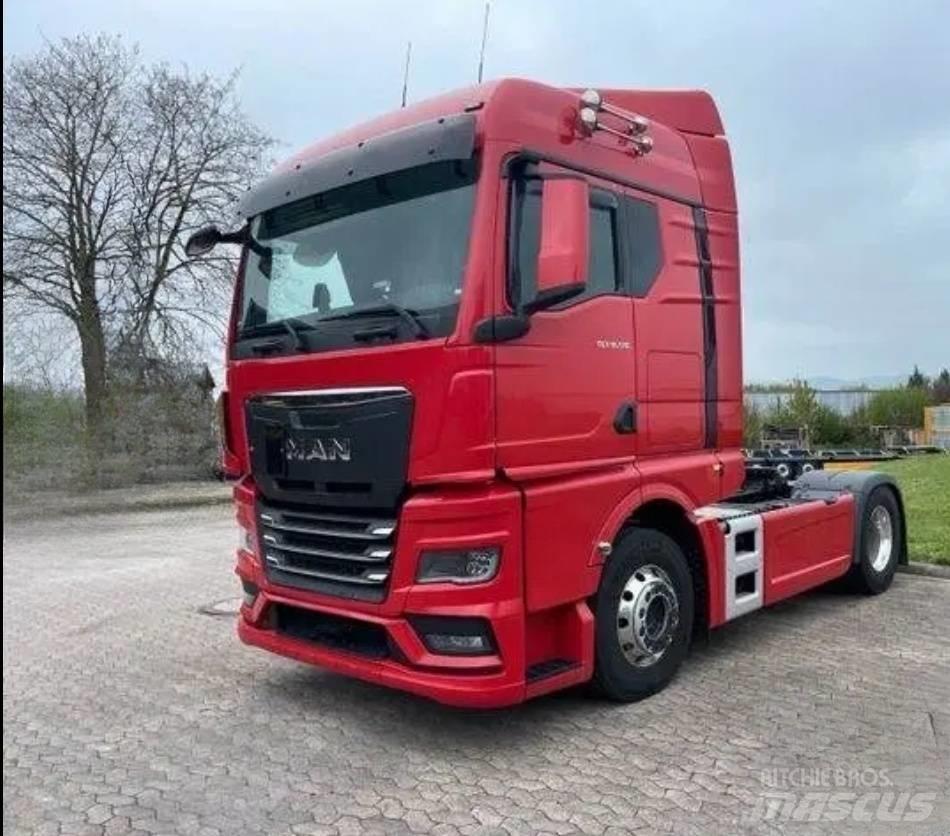 Shacman truck head Pašizgāzējs