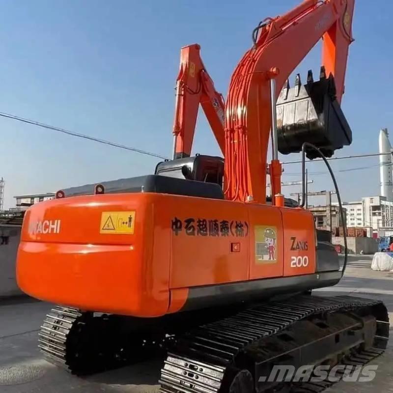 Hitachi ZX 200 Kāpurķēžu ekskavatori