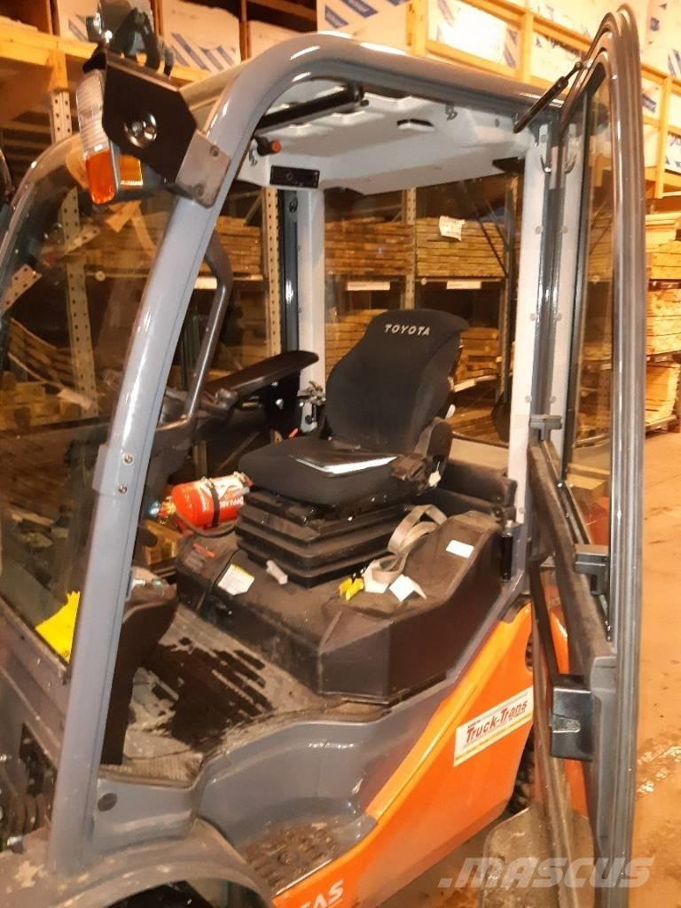 Toyota 02-8FDF30 Tehnika ar dīzeļa dzinēju