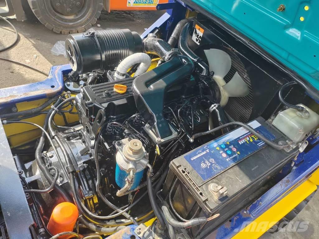 Komatsu 2.5t Tehnika ar dīzeļa dzinēju