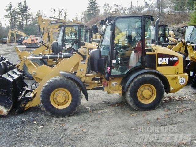 CAT 906 M Iekrāvēji uz riteņiem