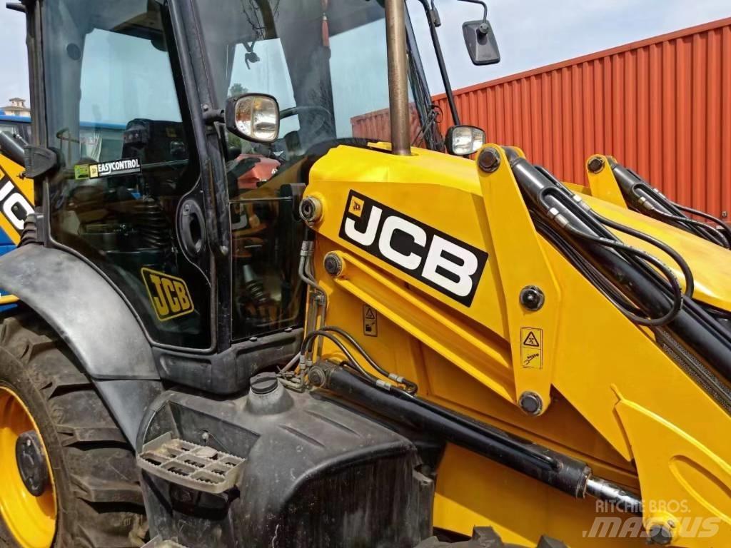 JCB 3 CX Ekskavatori-iekrāvēji
