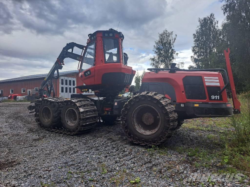 Komatsu 911 Harvesteri