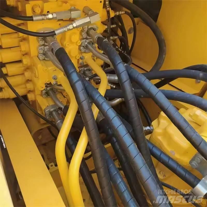 Komatsu PC 200 Kāpurķēžu ekskavatori