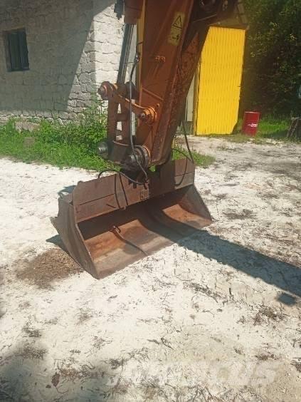 CASE WX 210 Ekskavatori uz riteņiem