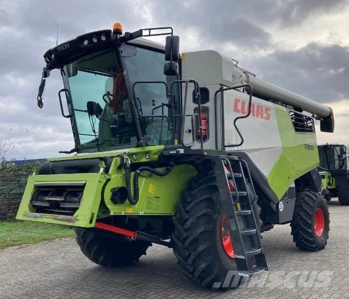 CLAAS TRION 530 Ražas novākšanas kombaini