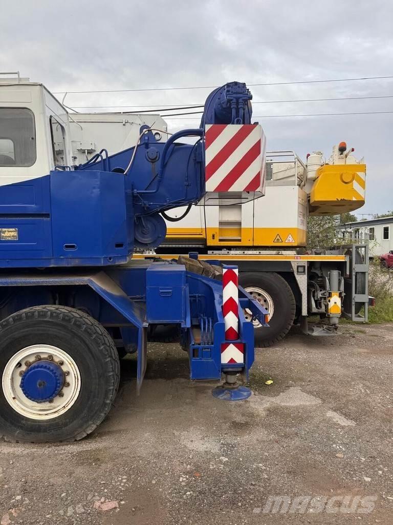Tadano AR 300E Smagās mašīnas ar celtni