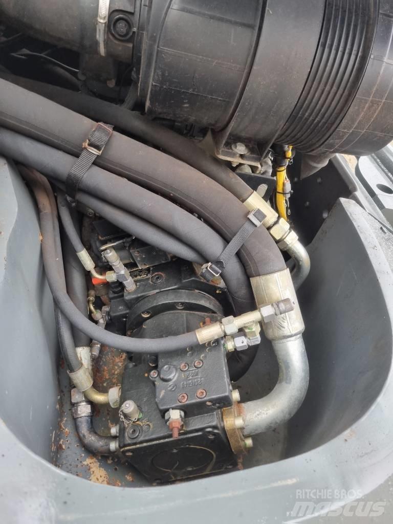 Liebherr L 526 Iekrāvēji uz riteņiem